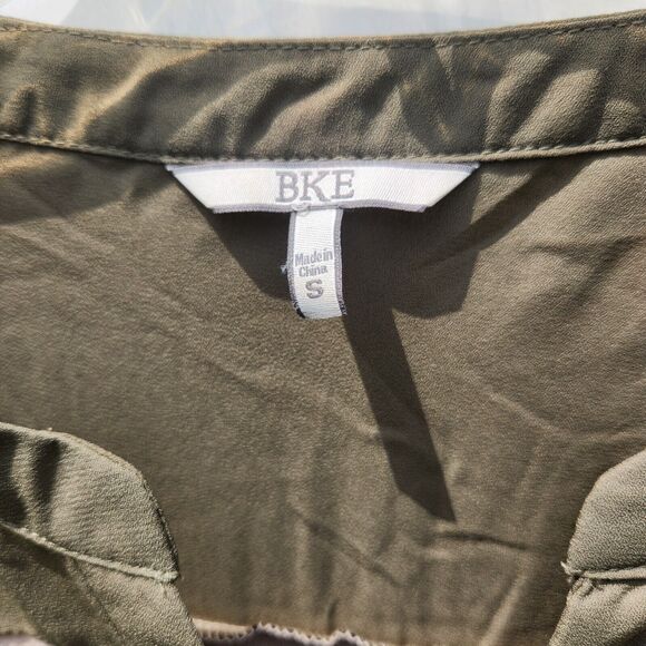 BKE Striped Henley Top Sz Sm V Neck Green Blue Cream Split Neck Tunic Roll Tab - Picture 4 of 9